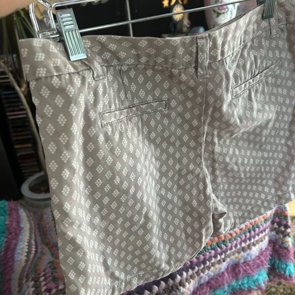 Merona Tan Patterned Women's Bermudas 8 - Picture 10 of 16